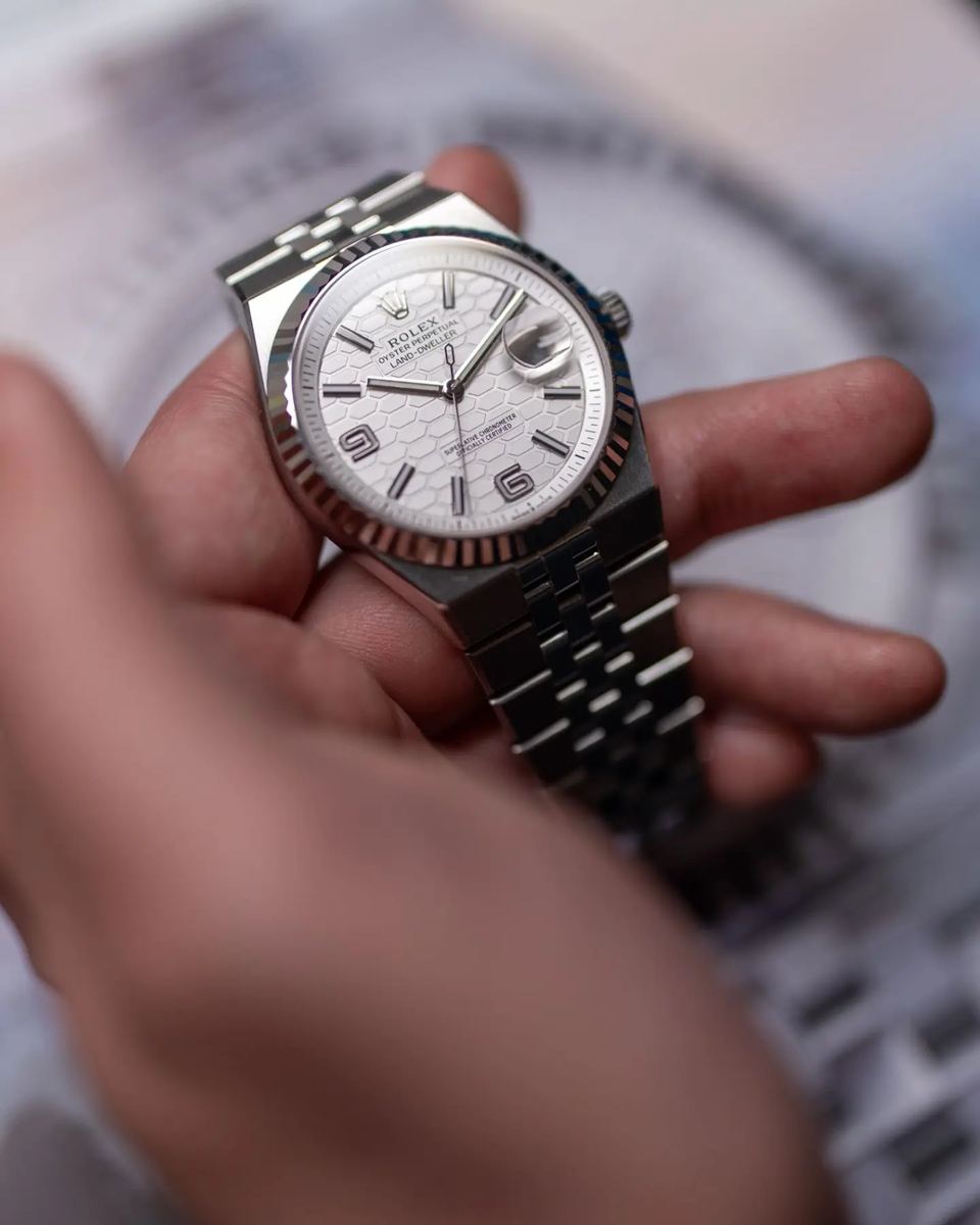 MOIZKHANWORLD Ivory Fluted Steel